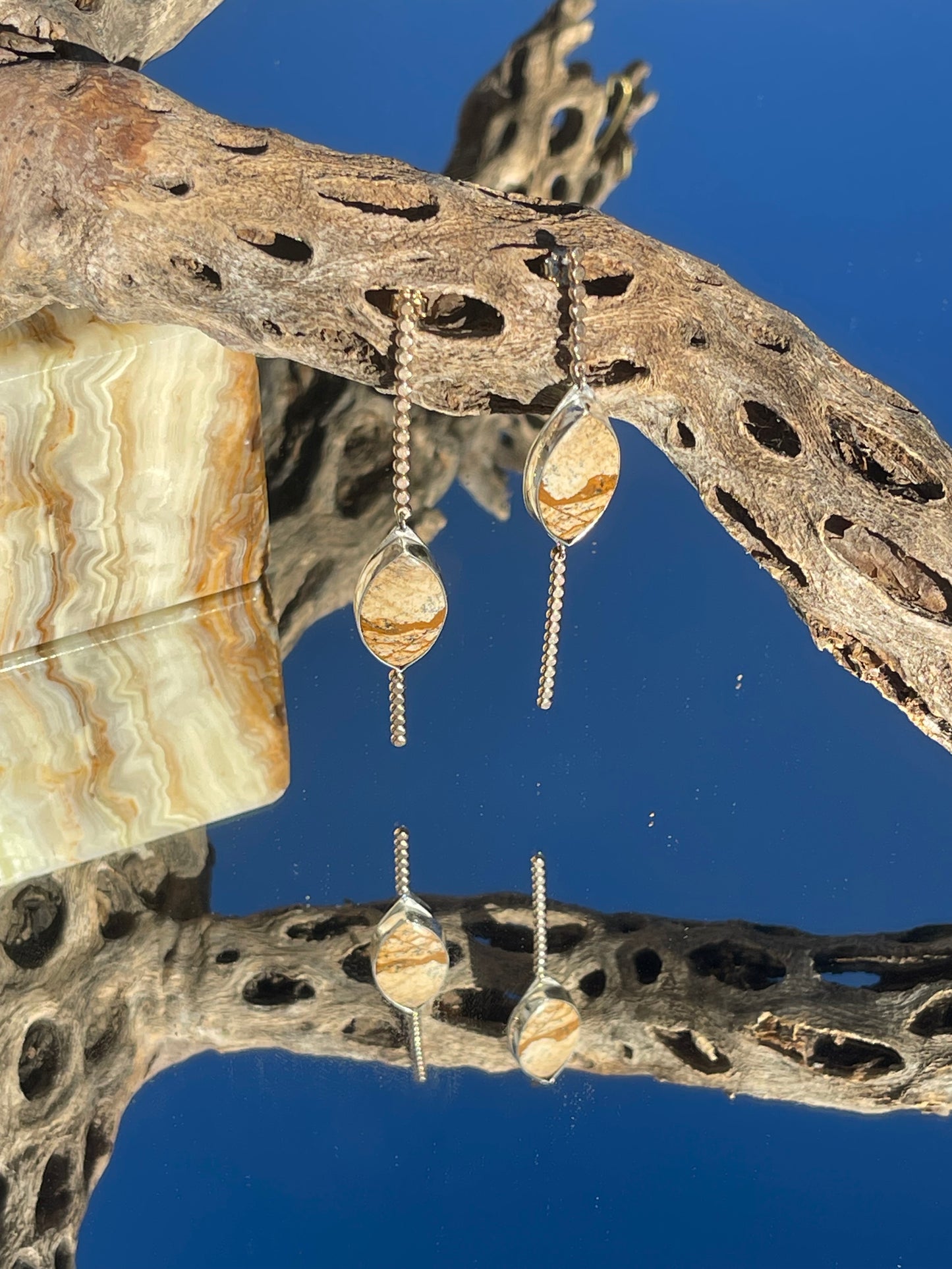 Contradicting Picture Jasper Danglers